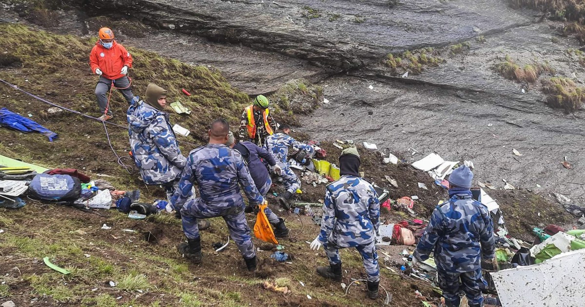 Acidente de avião no Nepal mata 22, incluindo ator e turistas  Notícias de voos