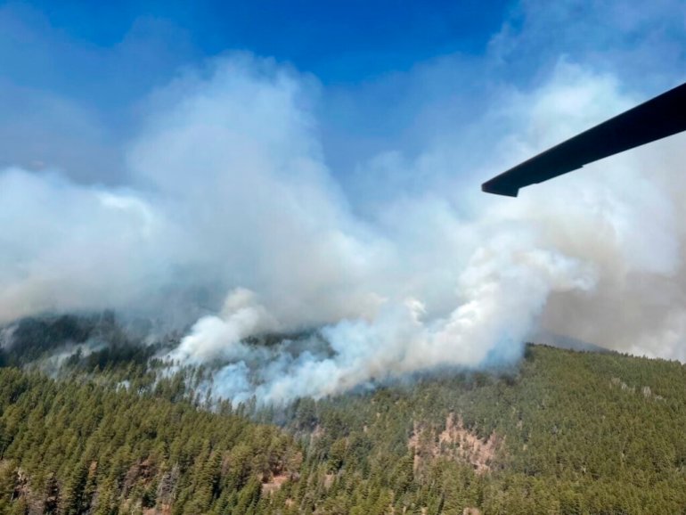 Hundreds flee homes in US southwest as massive wildfire advances | Climate  News | Al Jazeera