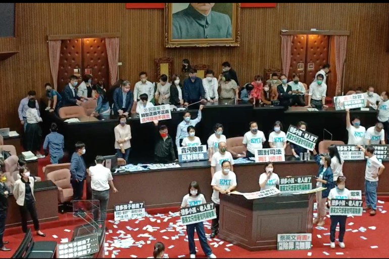 A screen grab of a Kuomintang protest at Taiwan's Legislative Yuan on May 30, 2022 over a bill that could exonerate ex-President Chen Shui-bian
