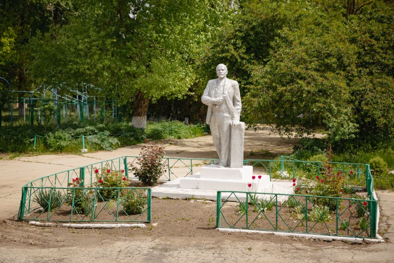 Lenin statue in the Congaz refugee centre courtyard