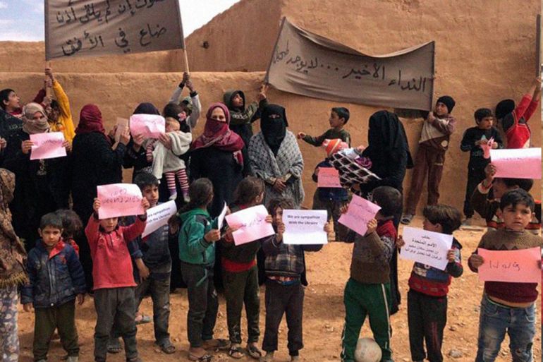 Women and children protest against the living condition in Rukban camp in March 2022