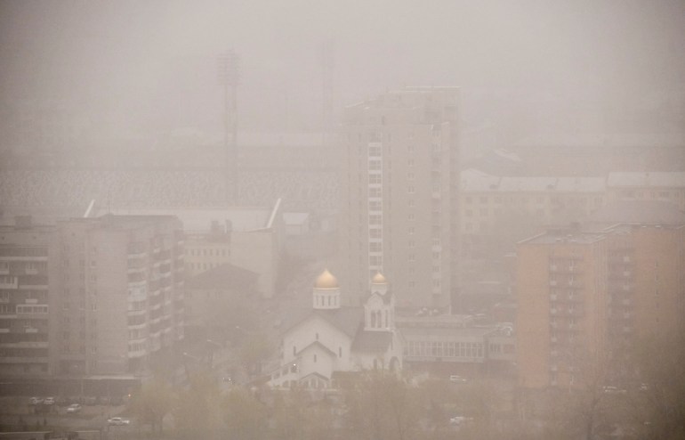 Smoke from forest fires blankets the Siberian city of Krasnoyarsk, Russia, May 7, 2022 [Alexander Manzyuk/Reuters]