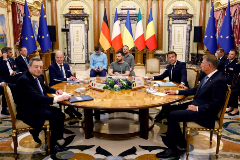 Italian Prime Minister Mario Draghi, German Chancellor Olaf Scholz, Ukrainian President Volodymyr Zelensky, French President Emmanuel Macron and Romanian President Klaus Iohannis meet for a working session in Mariinsky Palace, in Kyiv, on June 16, 2022. - It is the first time that the leaders of the three European Union countries have visited Kyiv since Russia's February 24 invasion of Ukraine. They are due to meet Ukrainian President Volodymyr Zelensky, at a time when Kyiv is pushing for membership of the EU.
