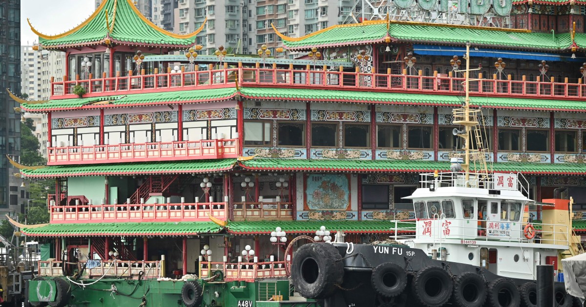 hong-kongs-iconic-floating-restaurant-sinks-in-south-china-sea