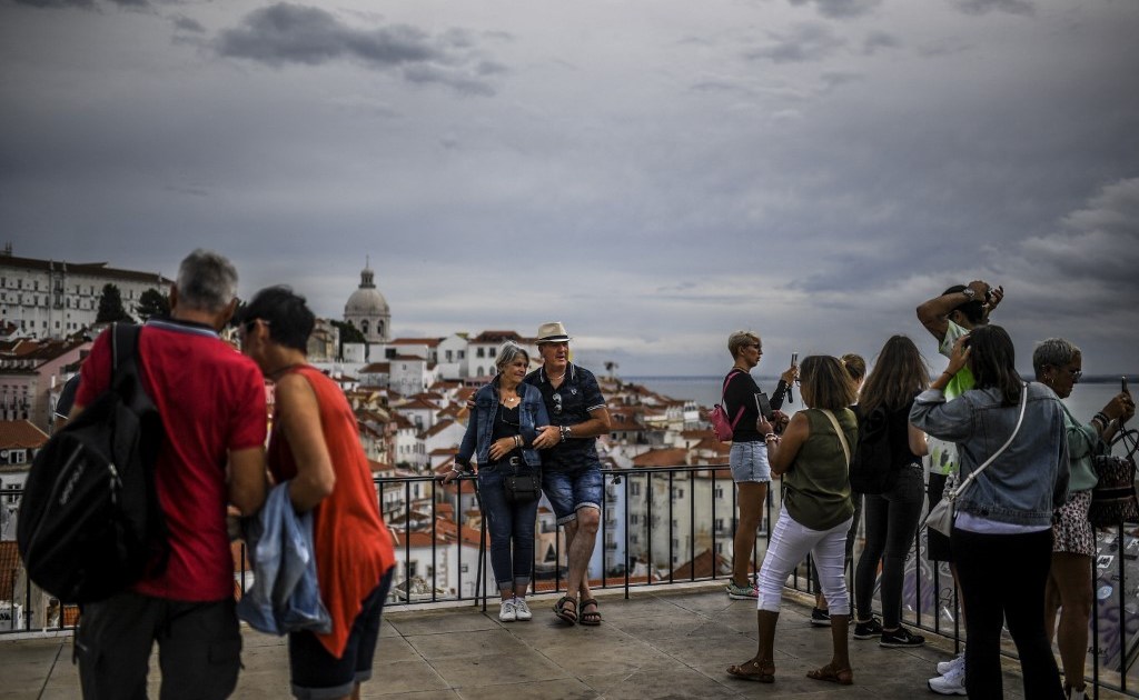 Mortes por COVID em Portugal aumentam com início da época turística |  Propagação internacional do vírus corona