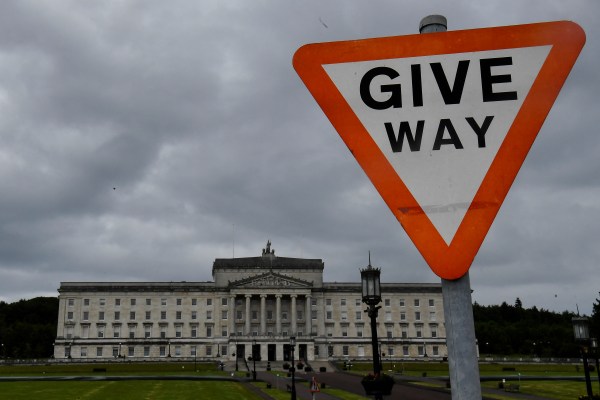 Споразумението за Северна Ирландия може да сложи край на задънената улица, да възстанови правителството