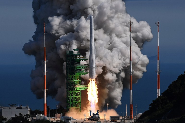 South Korea’s domestically produced Nuri space rocket lifts off from its launch pad at the Naro Space Center in Goheung County, South Korea, June 21, 2022. Mandatory credit Korea Pool/Yonhap via REUTERS ATTENTION EDITORS - THIS IMAGE HAS BEEN SUPPLIED BY A THIRD PARTY. SOUTH KOREA OUT. NO RESALES. NO ARCHIVES