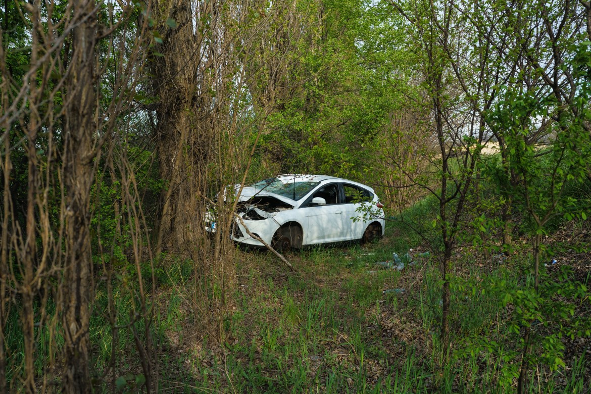 The car accident on the Marinka border. When the driver was trying to run away from a rocket attack and lose control of the car and then it hit the trees.