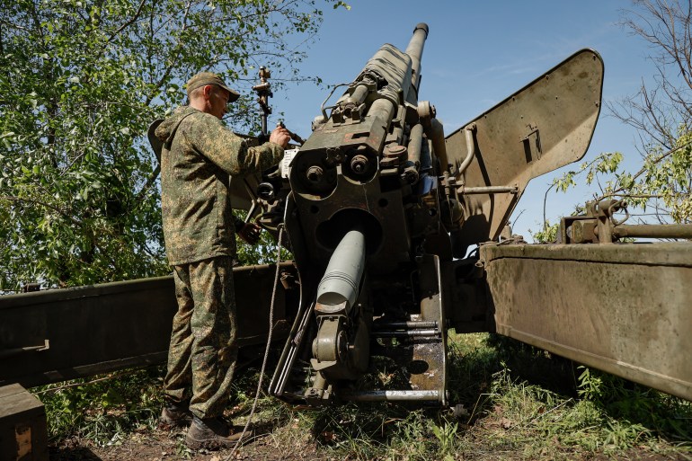 Self-proclaimed Donetsk People's Republic (DPR) militia prepare to fire a 2A36 Giatsint-B, a Soviet/Russian towed 152 mm field gun