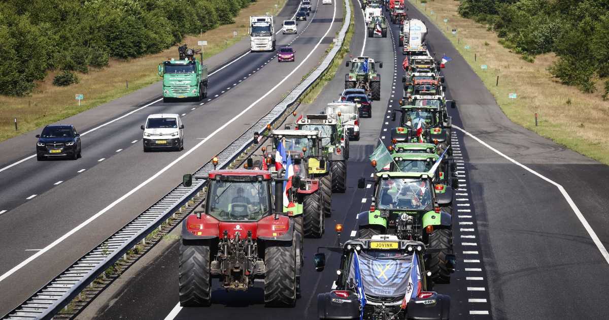 Duizenden Nederlandse boeren protesteren tegen emissiedoelstellingen |  Milieu Nieuws