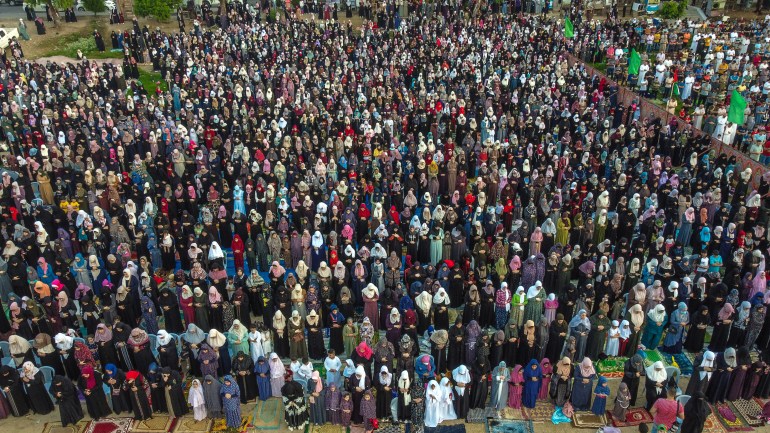 تجمع فلسطينيون للصلاة في مدينة غزة