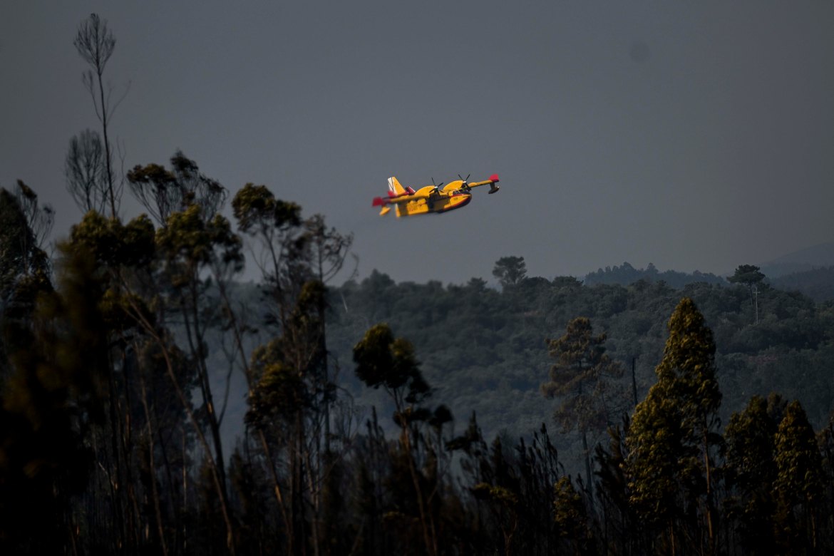 A firefighting plane takes part in wildfire fighting operations at Freixianda in Alvaiazere