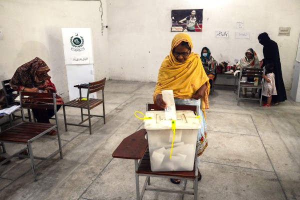 Пакистан ще проведе общи избори през последната седмица на януари, гласи анкетна комисия