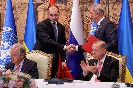 Ukrainian and Turkish officials shake hands