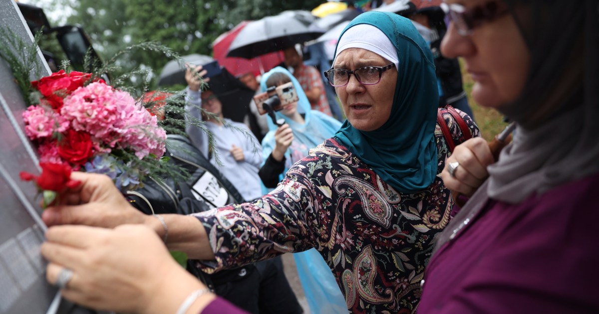 Srebrenica women recognised for highlighting 1995 genocide thumbnail