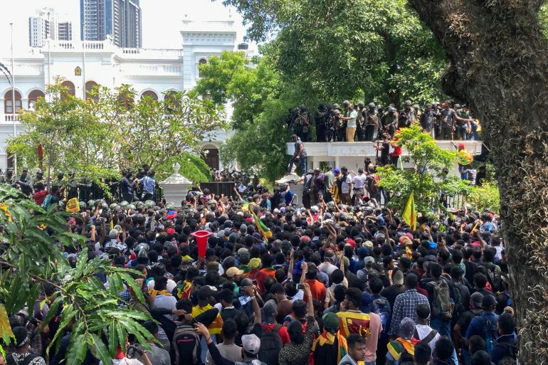 Sri Lankan protesters storm prime minister Ranil Wickremesinghe 's office,