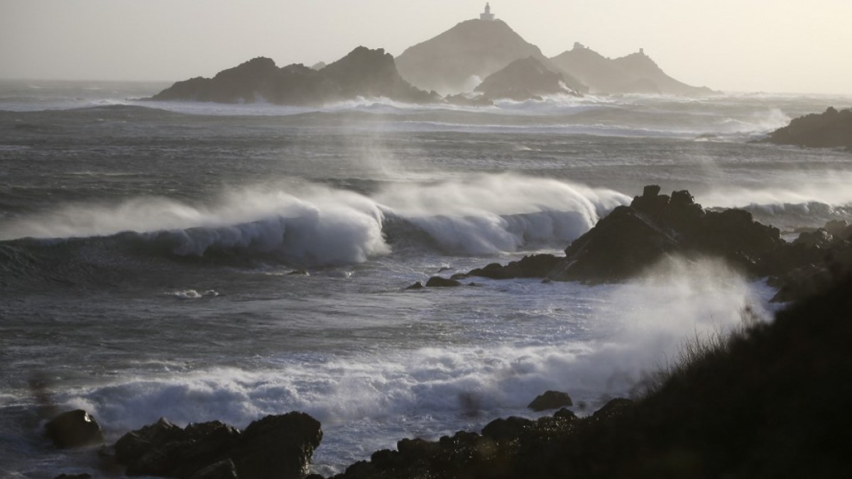 Photo of Deux personnes ont été tuées et 12 blessées dans les tempêtes qui ont frappé la Corse, France |  Météo Nouvelles