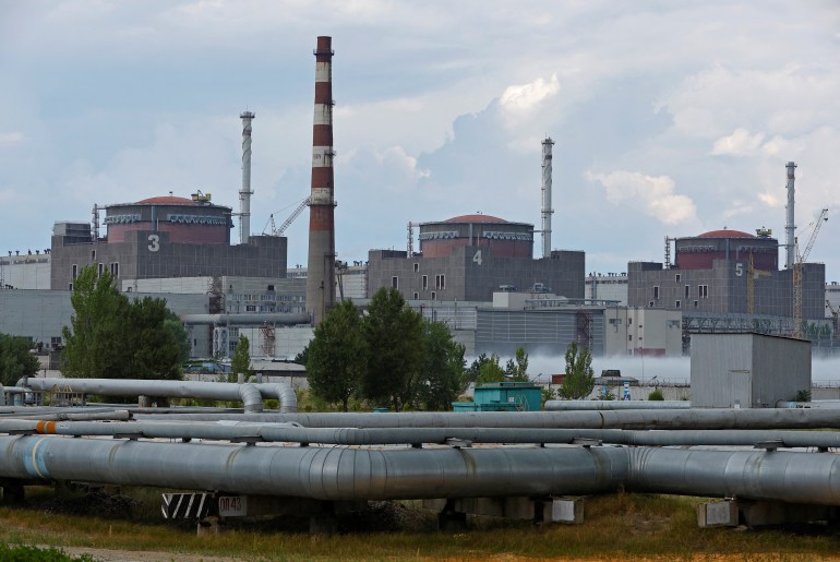Una vista muestra la central nuclear de Zaporizhzhia en el curso del conflicto entre Ucrania y Rusia en las afueras de la ciudad de Enerhodar, controlada por Rusia, en la región de Zaporizhzhia, Ucrania, 4 de agosto de 2022. REUTERS/Alexander Ermochenko