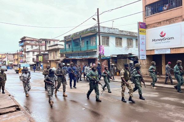 Властите на Сиера Леоне повдигнаха обвинения срещу 12 души включително