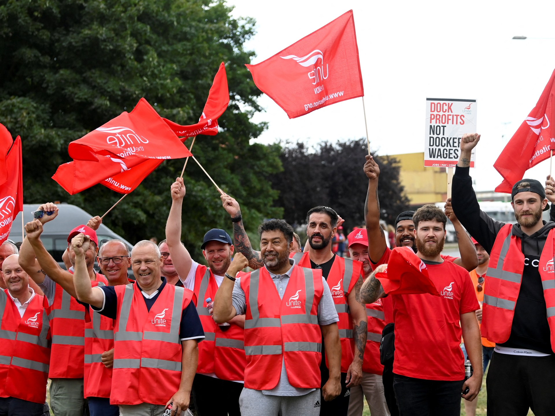 Workers begin strike at UK’s largest shipping container port – Al Jazeera English