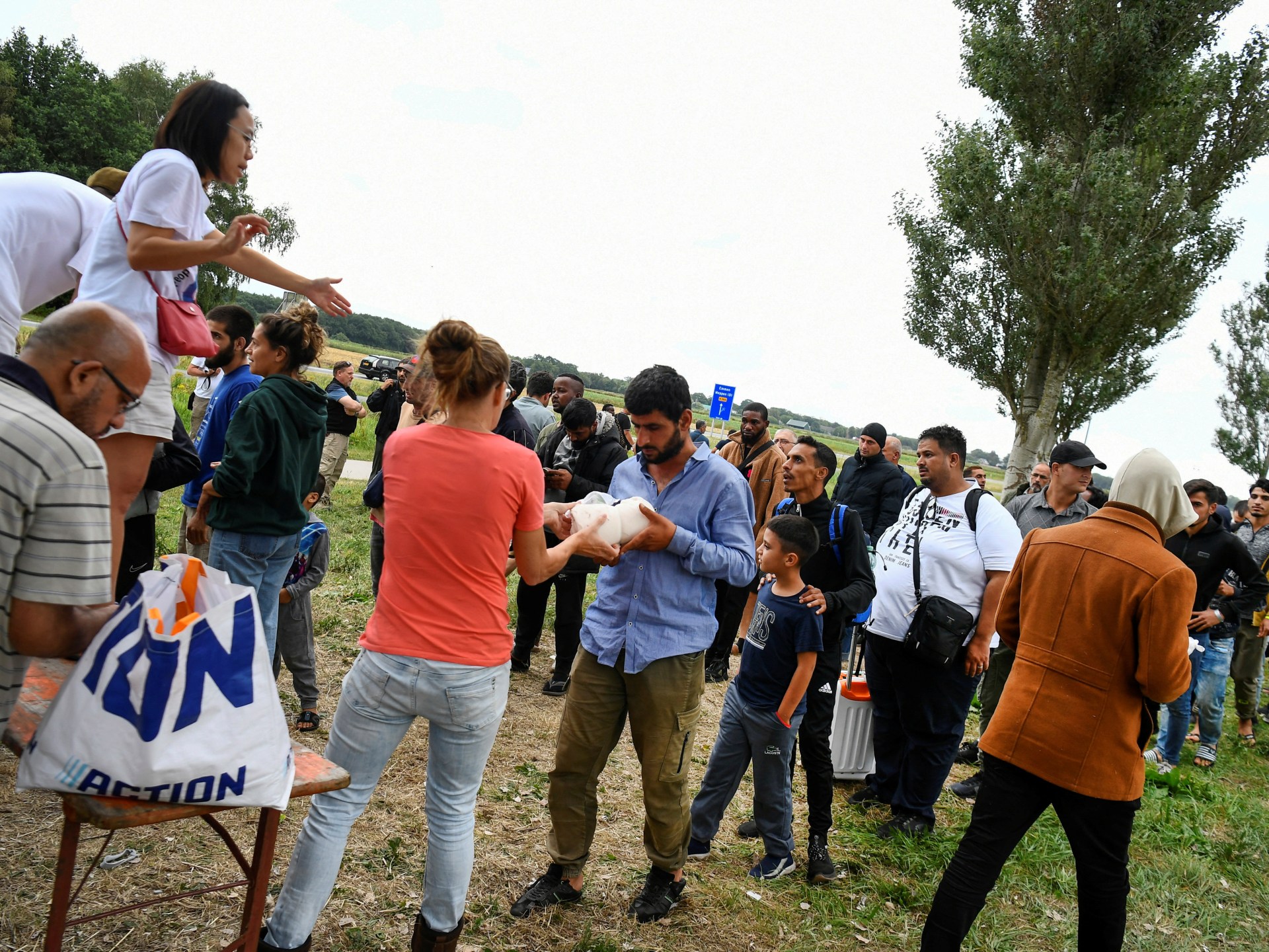 Honderden asielzoekers overgebracht uit smerig Nederlands kamp |  Nieuws