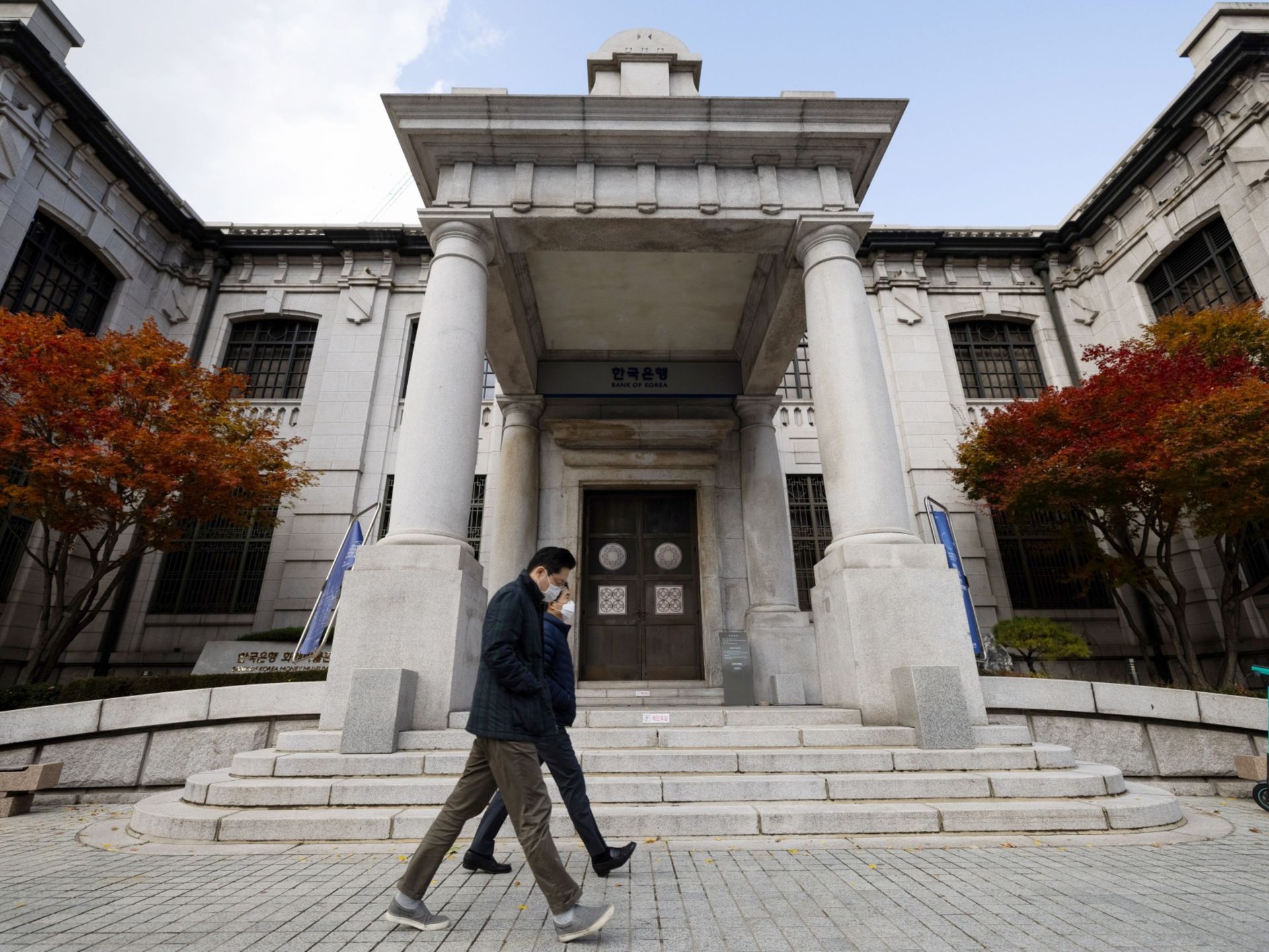 south-korea-delivers-big-interest-rate-hike-offers-dovish-hints
