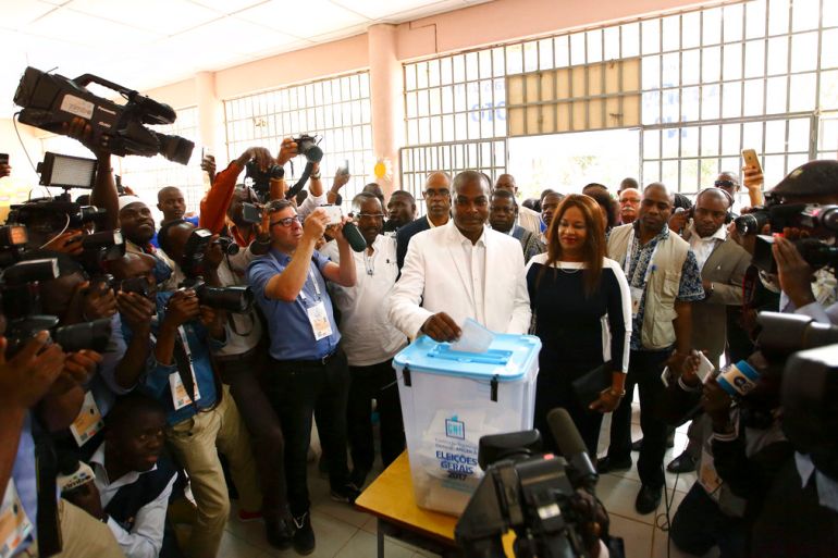An opposition candidate casts his vote in the 2017 election in oil-rich Angola
