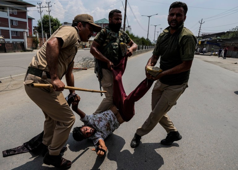 Polițiștii indieni rețin un Kashmir