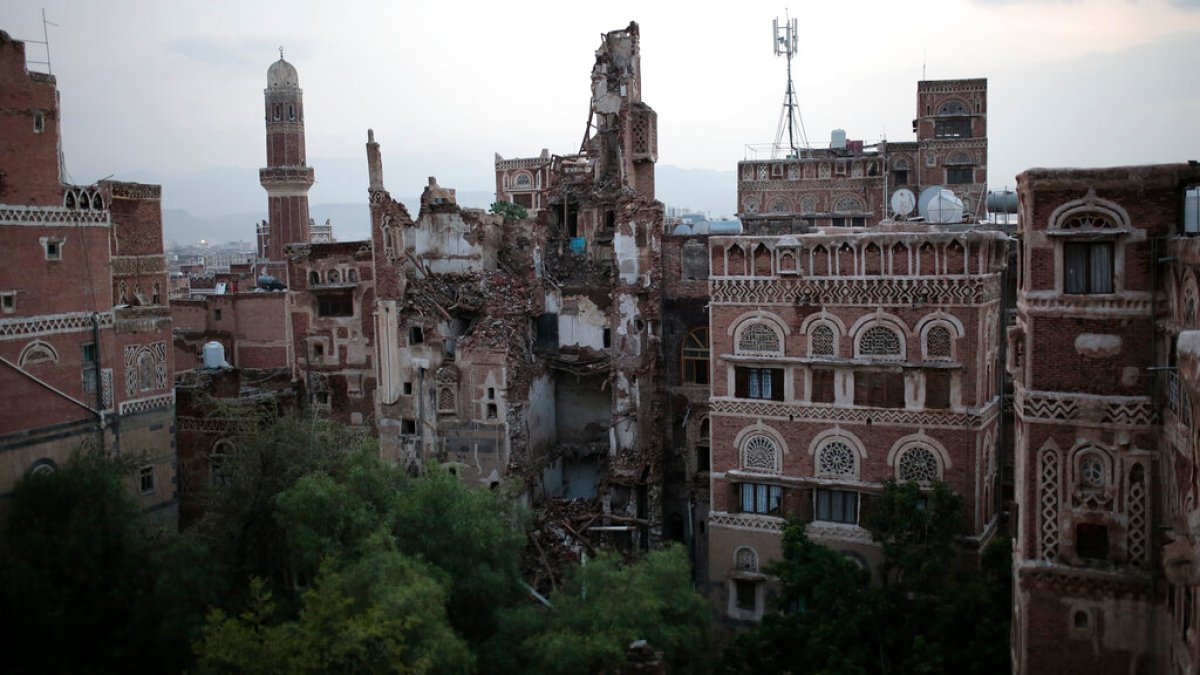 اليمن: انهيار مبان تاريخية في صنعاء بعد هطول امطار غزيرة |  أخبار الفيضانات