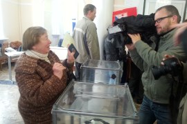 An elderly woman voting during the March 16, 2014 &#39;referendum&#39; in Crimea [Mansur Mirovalev/Al Jazeera]