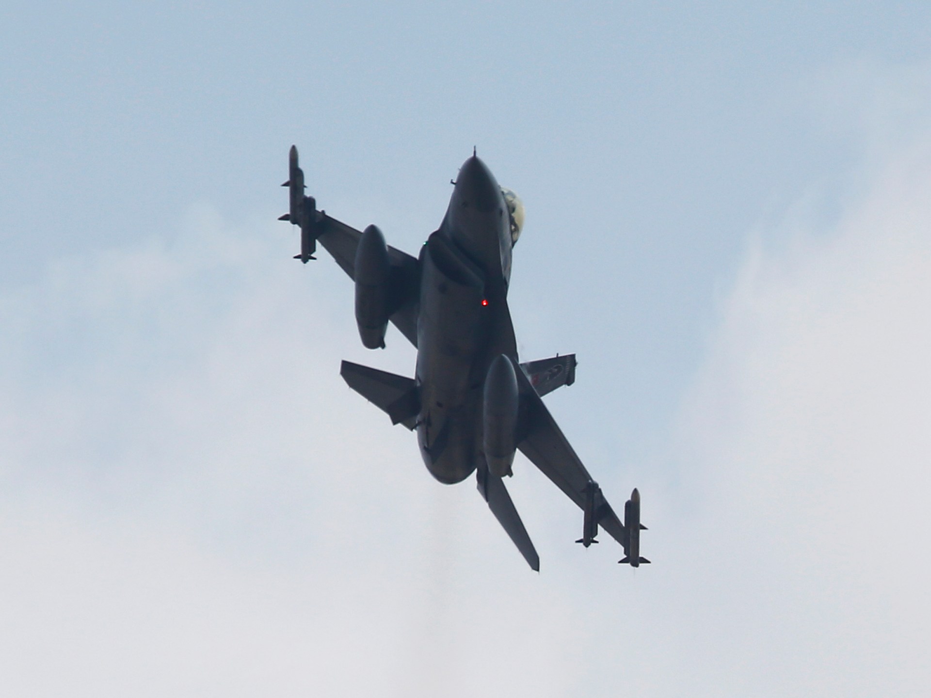 Rusko: Ukrajinské stíhačky F-16 „kolosální riziko“ |  Zprávy o válce mezi Ruskem a Ukrajinou