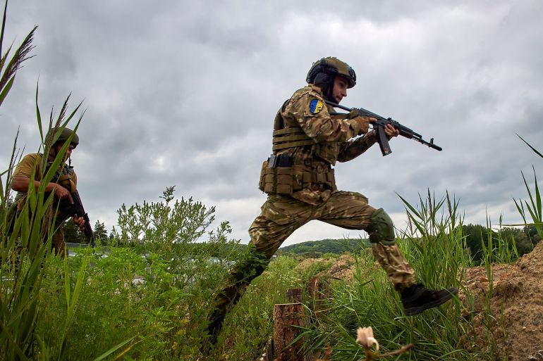 Servicemen of a Ukrainian National Guard unit take part in training at their position in the Kharkiv area.