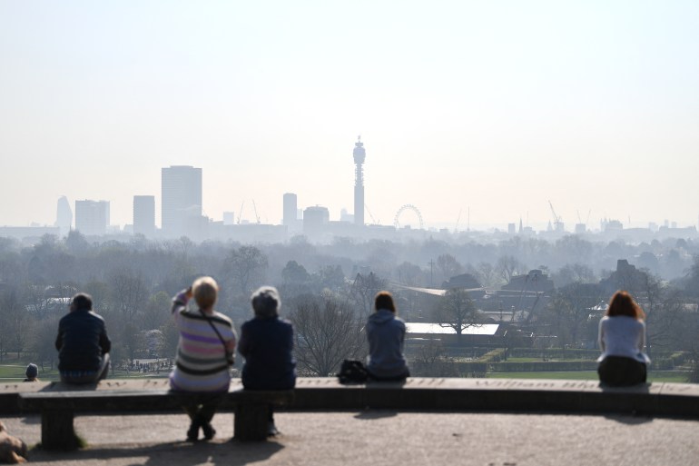 Warnung vor hoher Luftverschmutzung der Skyline von London