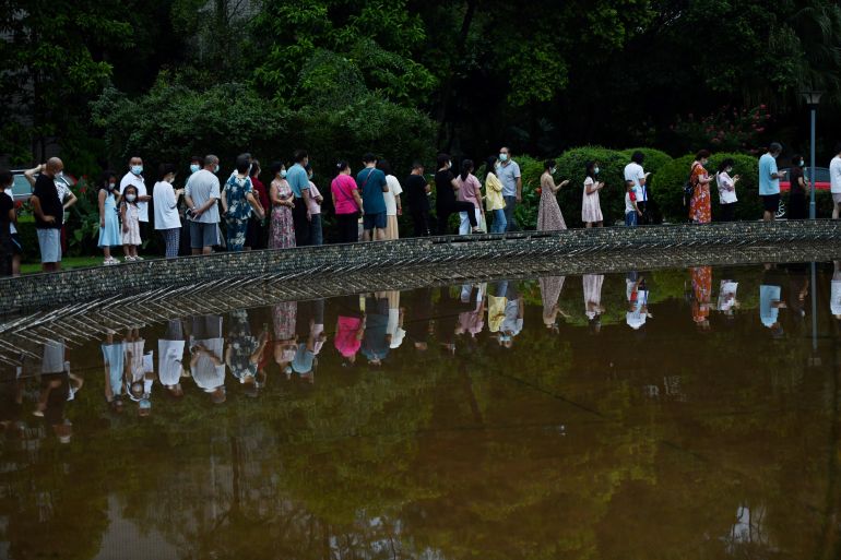Residents of a compound line up for nucleic acid testing amid a citywide mass testing following the coronavirus disease (COVID-19) outbreak in Chengdu, Sichuan province, China September 1, 2022. cnsphoto via REUTERS ATTENTION EDITORS - THIS IMAGE WAS PROVIDED BY A THIRD PARTY. CHINA OUT.