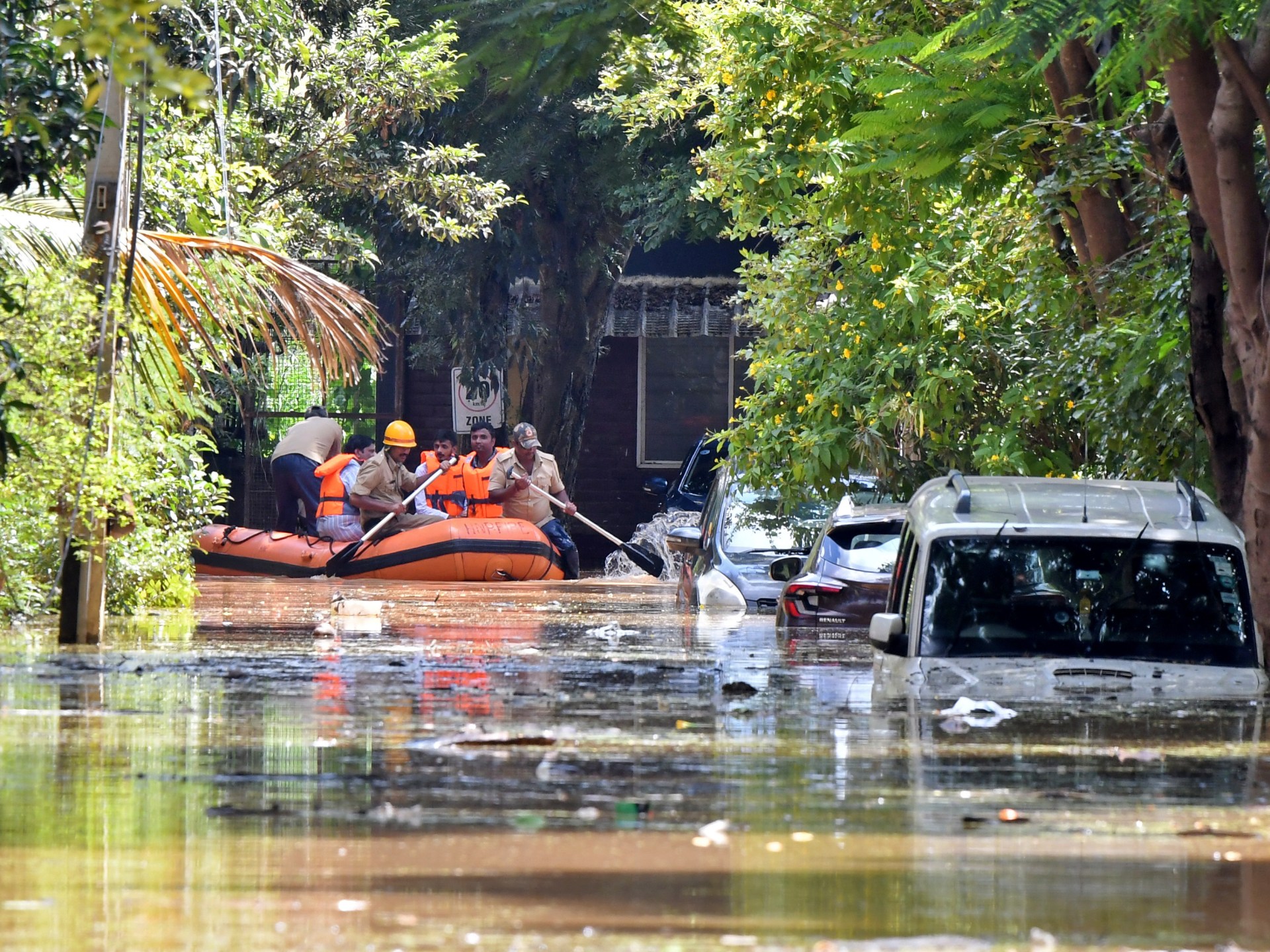 india-s-tech-hub-bengaluru-flooded-after-days-of-torrential-rains