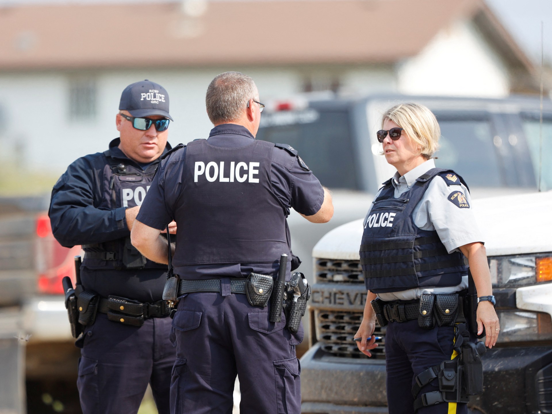 canada-police-say-1-stabbing-suspect-dead-other-still-at-large