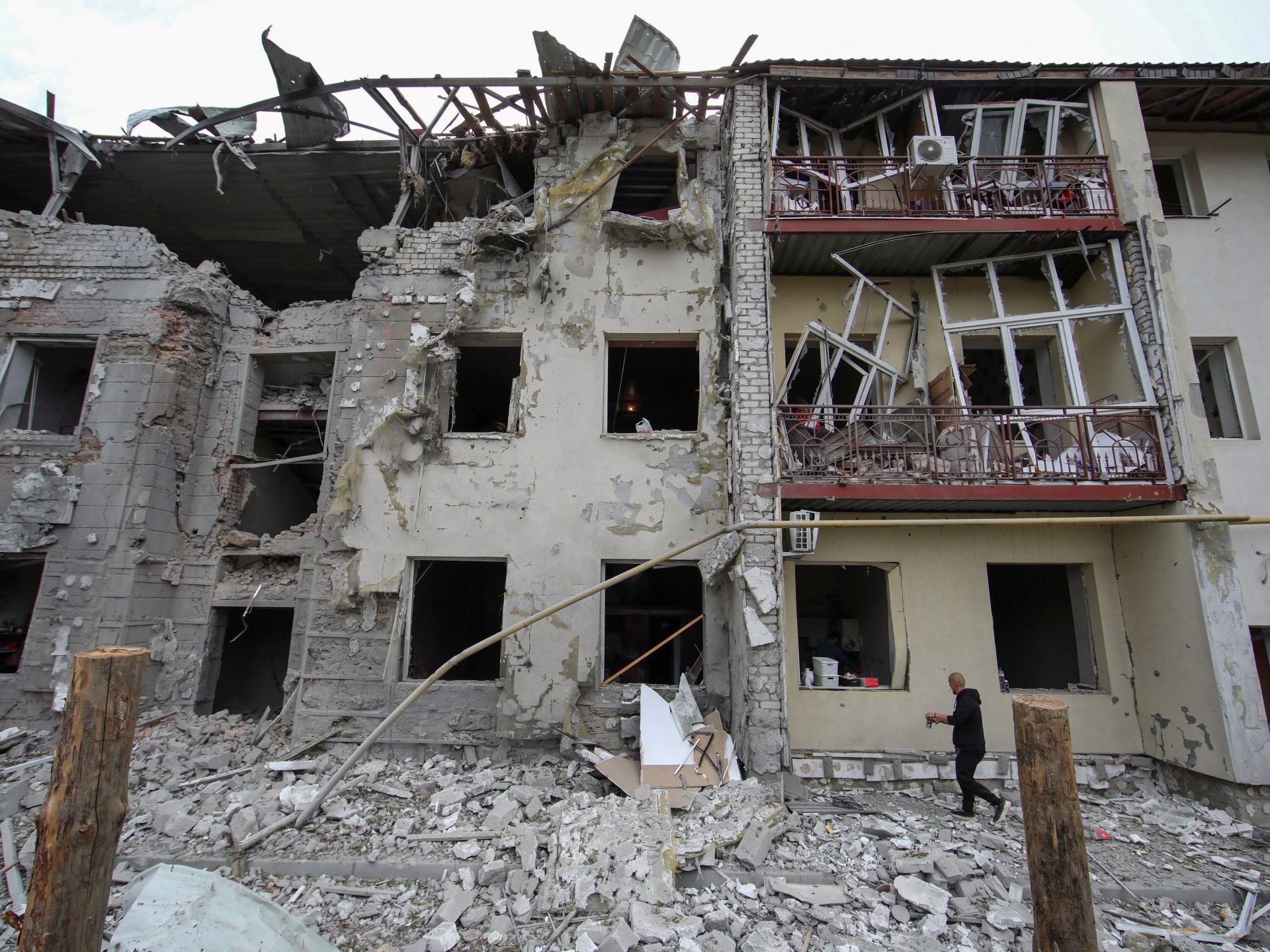 Zelenskyy says 6,000sq km of territory retaken in Ukraine blitz