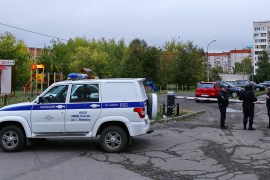 A woman talks to police officers securing area after a school shooting in Izhevsk, Russia September 26, 2022 [Reuters]