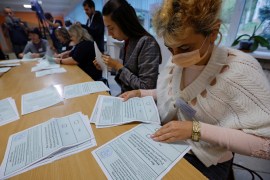 Members of an electoral commission count ballots at a polling station following a referendum on the joining of the self-proclaimed Donetsk People&#39;s Republic (DPR) to Russia, in Donetsk, Ukraine [Alexander Ermochenko/Reuters]