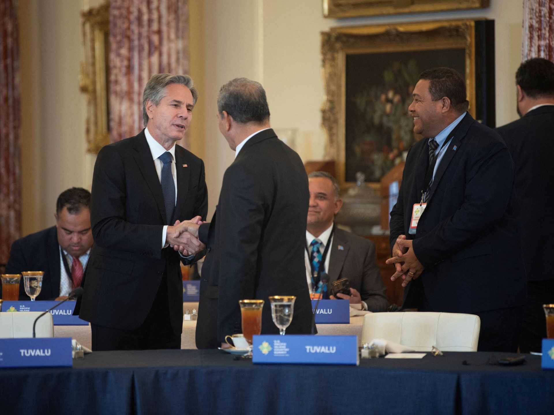 أمريكا توقع اتفاقا مع جزر الباسيفيك تعرض “أرقام دولارات كبيرة” |  الأخبار السياسية
