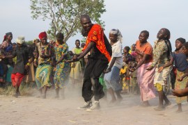 Taigué Ahmed, dancing in the centre here, leads Refugees on the Move, an initiative to use dance to enhance inter-community dialogue in different parts of Africa [UNESCO]