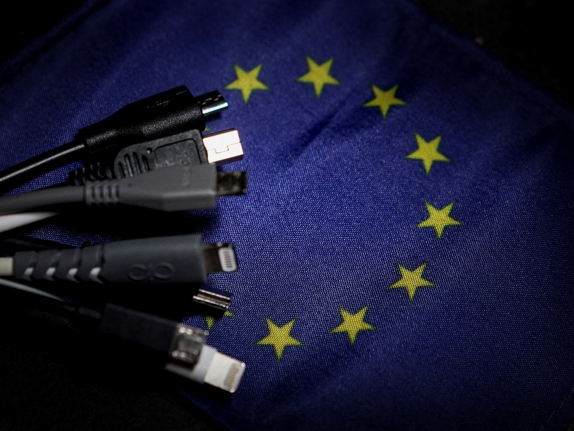EU approves adoption of world’s first single charger rule