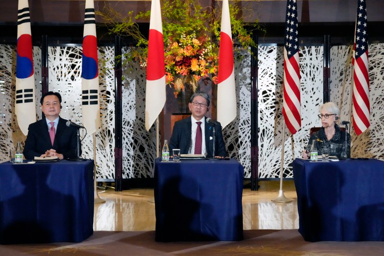 Japan's Vice Minister for Foreign Affairs Takeo Mori (centre), US Deputy Secretary of State Wendy Sherman (right) and South Korea's Vice-Minister of Foreign Affairs Cho Hyun-dong (left) after their trilateral meeting in Tokyo on October 26, 2022 [File" Eugene Hoshiko/pool/AFP]