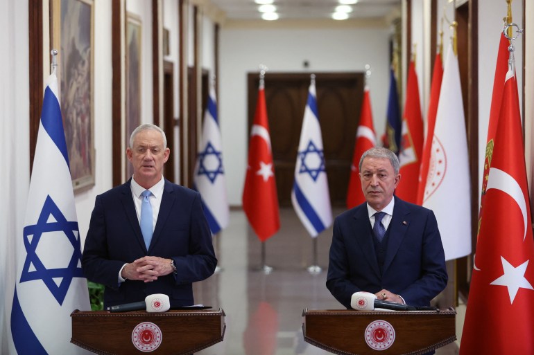 This handout picture released on October 27, 2022 by the Press Office of the Ministry of National Defence shows Israeli Defence Minister Benny Gantz (L) and Turkish Defence Minister Hulusi Akar (R) giving a press conference after their meeting at the ministry of Turkish National Defence in Ankara, on October 27, 2022. (Photo by HANDOUT / Press Office of the Ministry of National Defense / AFP) / RESTRICTED TO EDITORIAL USE - MANDATORY CREDIT "AFP PHOTO / Press Office of the Ministry of National Defense" - NO MARKETING - NO ADVERTISING CAMPAIGNS - DISTRIBUTED AS A SERVICE TO CLIENTS