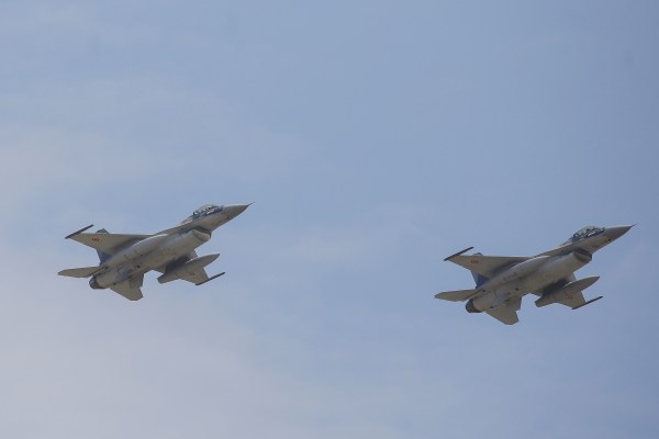 Украинските военновъздушни сили казват, че тази година няма да се използват произведени от САЩ изтребители F-16