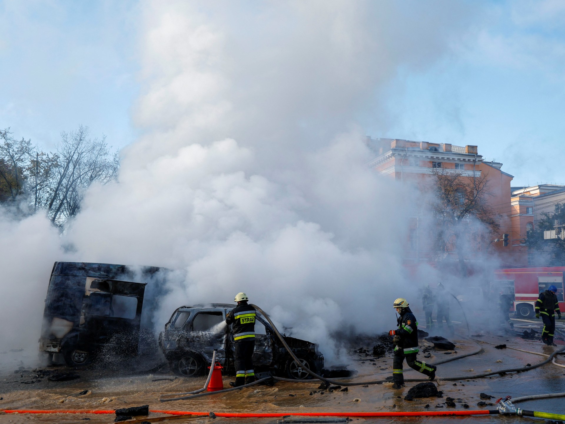 Пожар в здании. Пожар в городе. Пожарные Украины. Взрывы в киеве сегодня последние