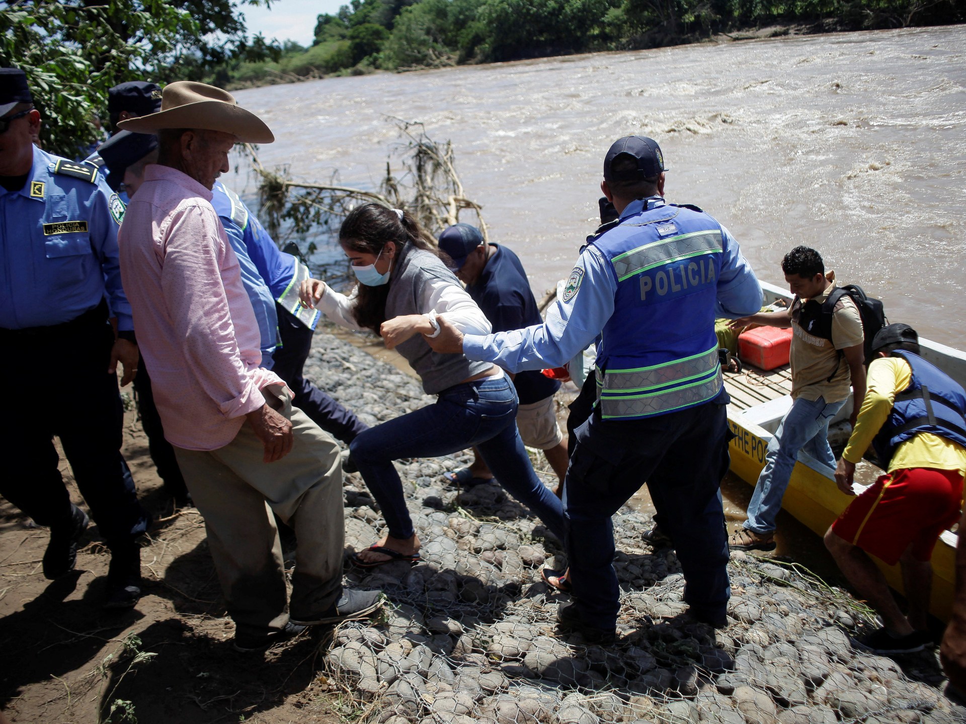 hurricane-julia-pushes-displaced-hondurans-to-consider-migration