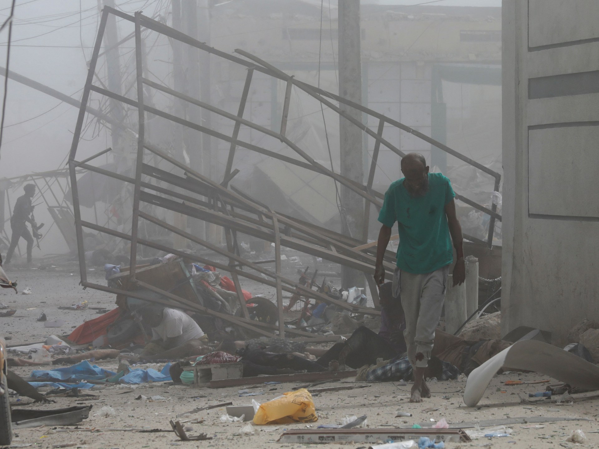 scores-of-casualties-after-twin-blasts-in-somalia-s-capital