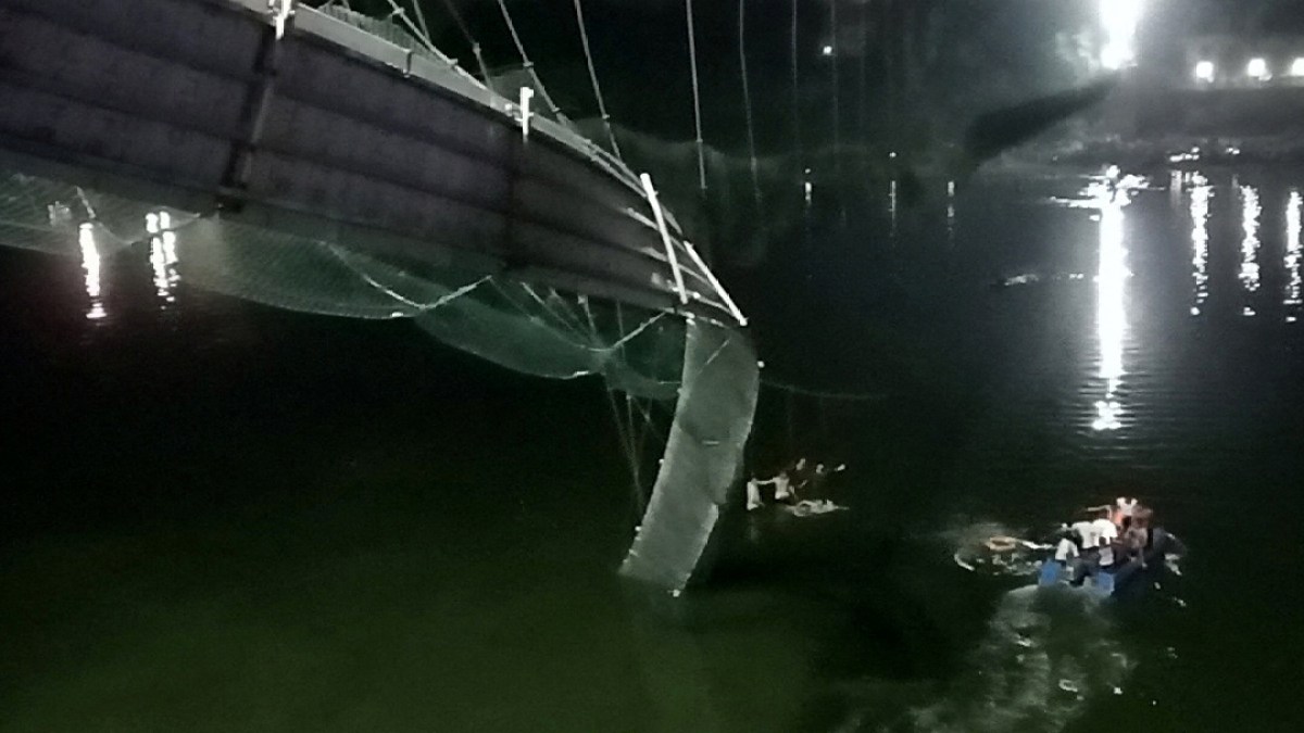 Almeno 60 persone muoiono nel crollo di un ponte in India |  Notizia