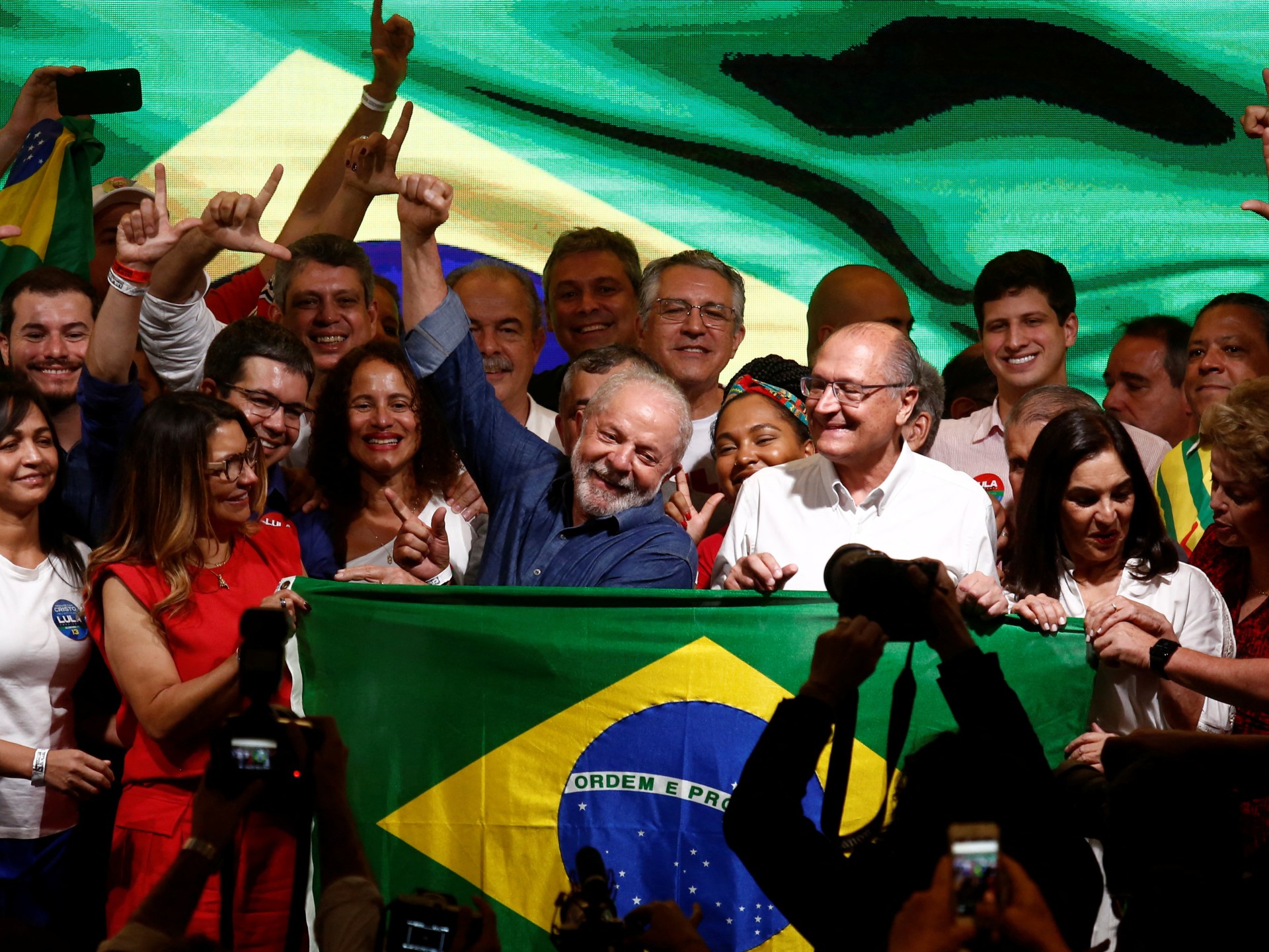 Brazil election: Lula da Silva narrowly defeats Jair Bolsonaro | Elections News